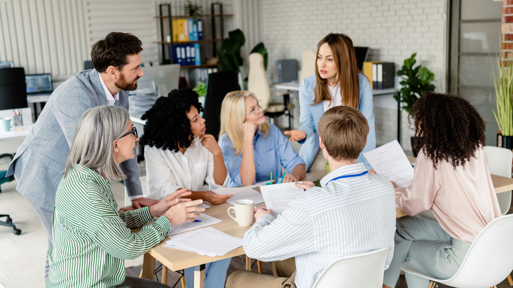 Activité collective de cohésion d'équipe en atelier cuisine